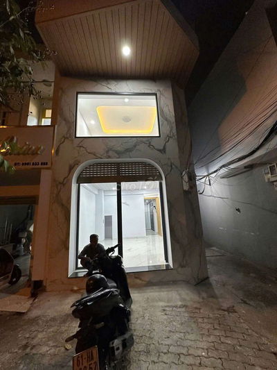 CHO THUÊ MẶT BẰNG 1 TRỆT 1 LẦU KINH DOANH NGAY TÂN QUY SÁT LOTTE MỚI