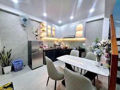 Nguyên căn, nhà đẹp, full nội thất. 4mx11m, 1 lầu, 2pn, 2wc