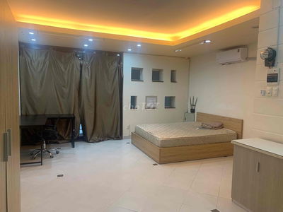 Phòng ban công 3,8tr ở gần KCX Tân Thuận