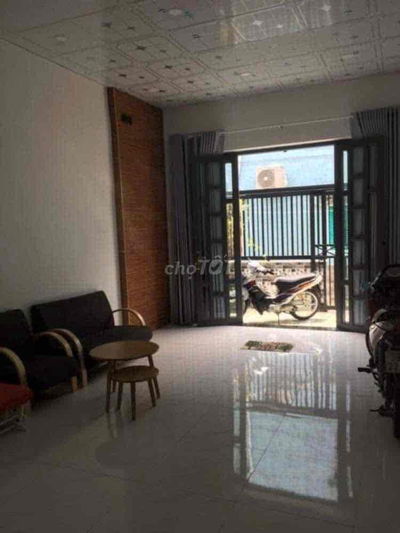 Nhà trệt lửng 5.3 bên hông đại học ngân hàng