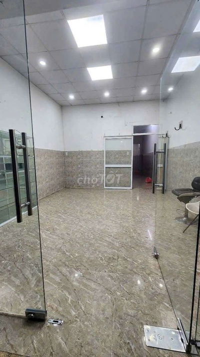 Cho thuê nhà trong chợ Phú Định P12 Q6