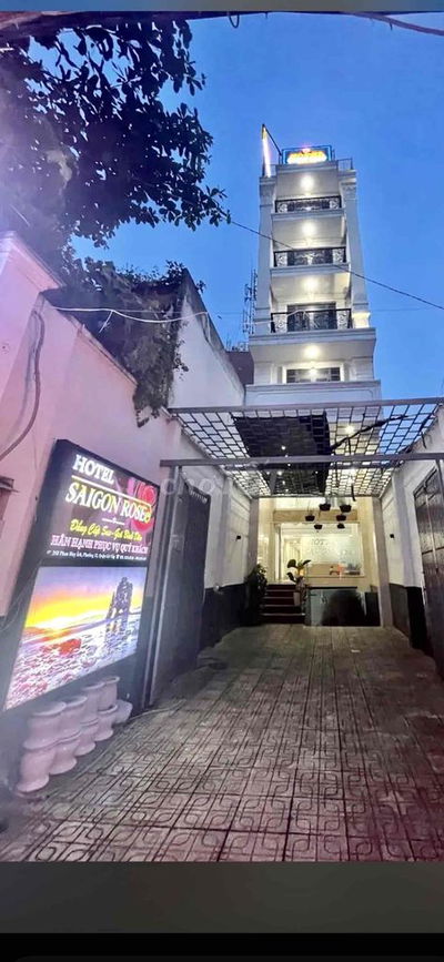 Sang Khách Sạn đang đông khách