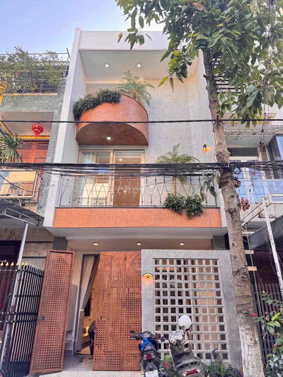 Nhà 3 tầng mặt tiền Hoà Minh 14 gần biển NTT