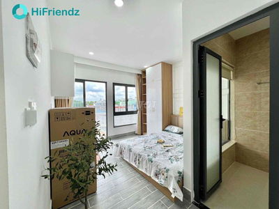 CHO THUÊ PHÒNG FULL NỘI THẤT BAN CÔNG NGAY CÔNG VIÊN LÀNG HOA