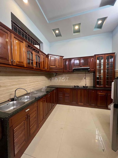 Cho Thuê Nguyên Căn Nhà DT 10x14m 1Trệt 3Lầu 4Pn 3Wc Sân Rộng Ôtô Đậu