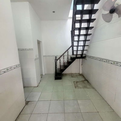 Nhà Thạnh lộc 41 quận 12

DT 5x16m trệt lửng  2pn.2wc
Giá 5,5tr