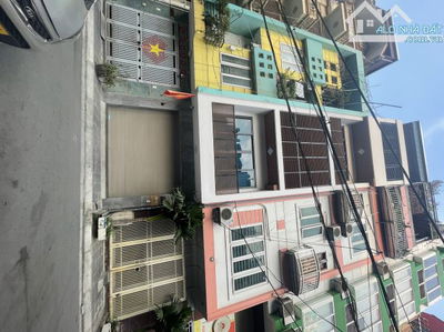 BÁN NHÀ PHỐ HOÀNG QUỐC VIỆT PHÂN LÔ OTO TRÁNH KD SẦM UẤT DT60m2*5T DÂN XÂY Ở LUÔN. 18 TỶ