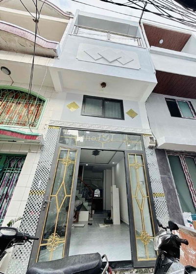 BÁN NHÀ 3 TẦNG TẠI ĐOÀN VĂN BƠ Q4 - HẺM TRƯỚC NHÀ 4m THÔNG TỨ PHÍA