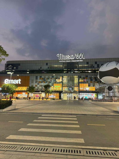 Bán nhà DT lớn 63m2 3 phòng ngủ đối diện Emart 2