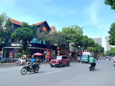 BÁN GẤP NHÀ PHỐ NGUYỄN VĂN LỘC, KINH DOANH sầm uất