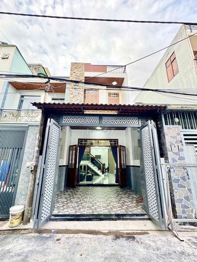 Kẹt Tiền Hạ Giá 170Tr - Nhà Đẹp Kiên Cố - Sân Xe Rộng - Hẻm Mới Trải N