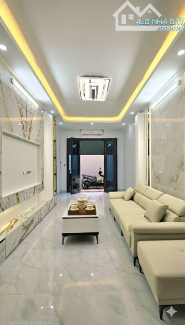 Hoàng Văn Thái 36m2 5 tầng thang máy hơn 10 tỷ