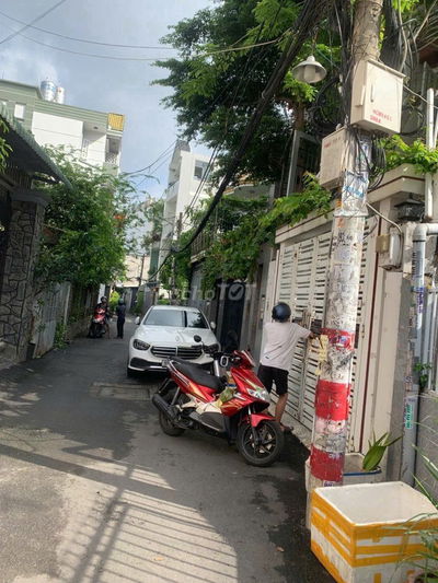 Nhà 3 lầu sân thượng, HXH Đsố 14, DT: 4m x 21m