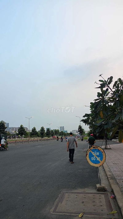 4 X 13_4TẦNG _4PN_ NGAY CƯ XÁ NGÂN HÀNG .