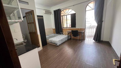 chính chủ cho thuê phòng ban công cửa sổ gần sân bay và etowwn cộng ho