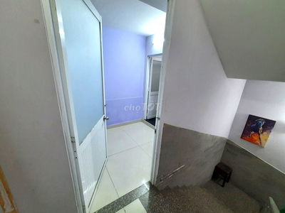 PHÒNG WC RIÊNG, MÁY LẠNH, TỦ LẠNH MINI NỮ THUÊ