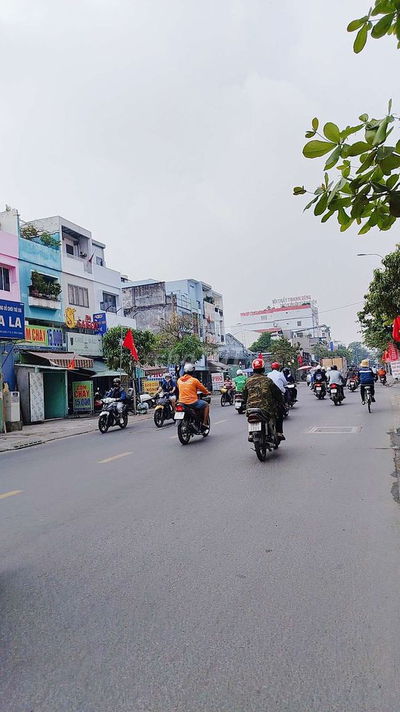 NHÀ PHỐ, trục chính NƠ TRANG LONG, NGUYỄN XÍ, 
P13, BT , hơn 5t