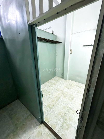 Cho thuê phòng nhỏ 1 ng,rẻ tiền gần q10,cọc ít