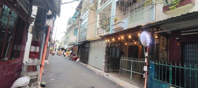 CHO THUÊ PHÒNG RỘNG 40m2 (10x4m)  – 437 NGUYỄN TRỌNG TUYỂN,P2.TÂN BÌNH