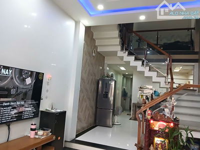 NHÀ 2 TẦNG SÁT VÁCH HOÀNG SA – CÁCH BIỂN SƠN TRÀ 50M – KIỆT Ô TÔ 5,5M NGUYỄN PHAN VINH – 3