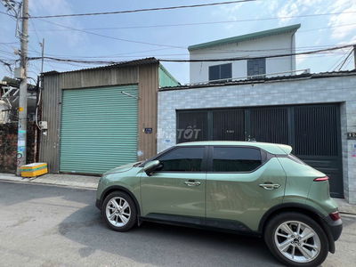 Cho thuê nhà xưởng, 65m2, đối diện Vinhomes Q9, chỉ 5.5 triệu/ tháng