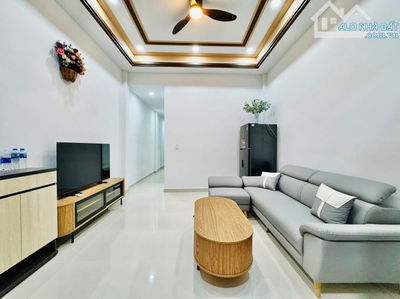 Cô Yến bán nhanh căn nhà 60m2 ngay Diên Hồng, Bình Thạnh. Giá: 4 Tỷ 150. SHR, hẻm xe hơi