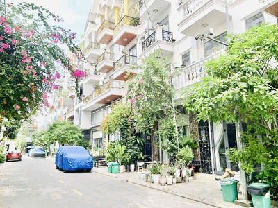 Nhà 4.5 tầng 4.4m x 12m hẻm nhựa 12m đường Nguyễn Văn Quá Q12