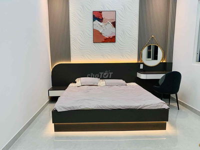 Phòng full nội thất cao cấp ngập ánh sáng