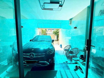 Quốc Lộ 13 (cạnh Ung Văn Khiêm),– 4 tầng – hẻm nhựa 10m – SHR