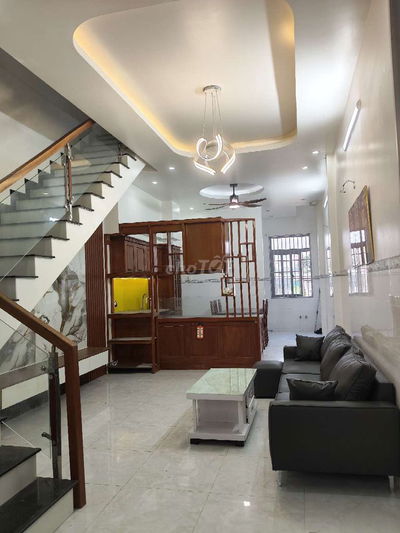 Chính chủ gửi bán nhà trệt 2 lầu 3PN.4wc trong chợ Phú Hòa vị trí VIP