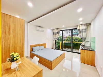 Trống lại Phòng ban công lớn Mặt Tiền Đường Số 79 cách LOTTE 200m