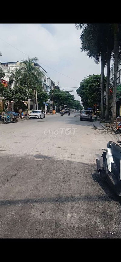 20 tỷ thương lượng, nhà 4 tầng mặt tiền kinh doanh, dt: 5 × 100