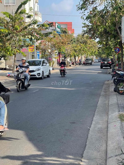 Bán Nhà C4 Tính Đất Mặt Tiền Gần Biển