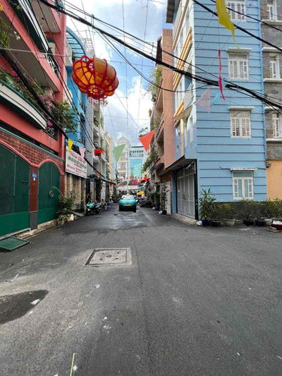 NHÀ HẺM DÂN TRÍ XE TẢI ĐẬU CỬA - KHU THỜI TRANG HUỲNH VĂN BÁNH