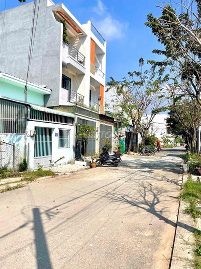 Nhà 57m2, 2pn, có gác rộng, hẻm oto, gần Vin Q9