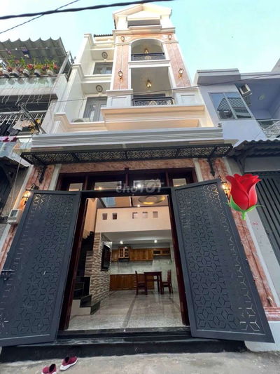 Nhà mới xây,DT 44 ngang 4, dài 11m, 5 lầu, pháp lý giấy tờ sổ hồng ok