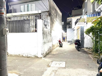 Bán nhà 15m2, xây 2 lầu kiên cố. Xe hơi cách nhà 15m, khu an ninh Q.7