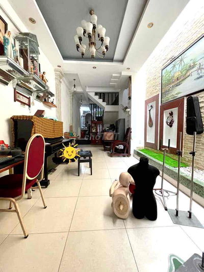 Giảm 400tr còn 5T7 nhà 3 tầng 4x20m. Ngay siêuthị Metro Lê Văn Khương.