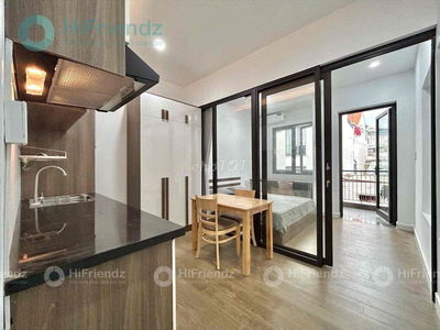 CHO THUÊ CĂN HỘ 1PN TÁCH BẾP BAN CÔNG , FULL NỘI THẤT NGAY SÂN BAY TSN