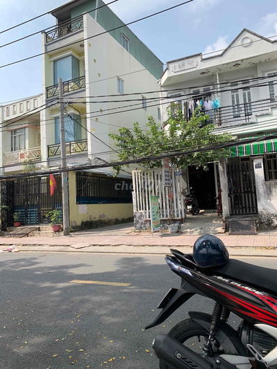 Bán căn mặt tiền 3 tầng đúc • đường rộng 2 xe né, oto ngủ trong nhà