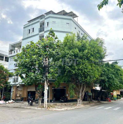 phòng có gác, nhiều cây xanh, sạch sẽ, chỉ 2 triệu 5. Có máy lạnh !