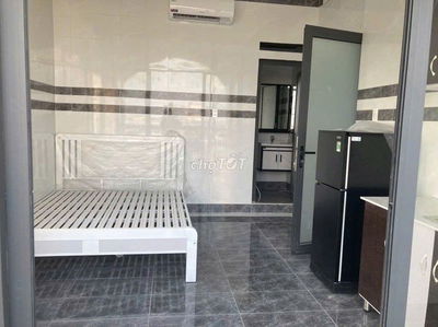 Phòng Lê Văn Thọ đầy đủ tiện nghi có ban công lớn