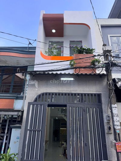 Bán nhà sát ngã tư Bốn Xã, dt 3.0x13m, 2 lầu, nhà đẹp, giá 5 tỷ150 tr