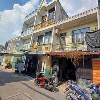 SIÊU PHẨM HẺM XE TẢI THÔNG QUỐC LỘ 1,BTAN, 2 TẦNG BTCT 40M2 , SHR