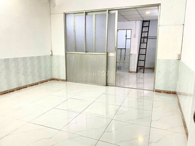 NHÀ CHO THUÊ 40m2 có gác, sạch sẽ thoáng mát, gần chợ-trường học-bx