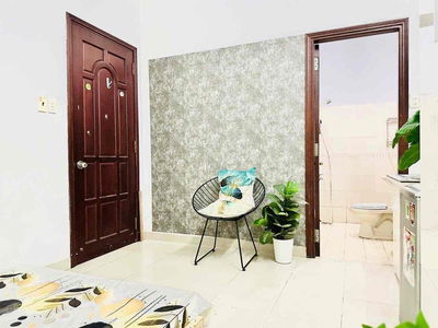 Căn hộ dịch vụ , bếp , cửa sổ Cộng Hoà - Lê Văn Sĩ