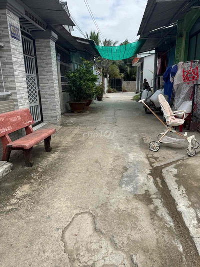 NHÀ CẤP 4 có gác hẻm bagac GẦN CHỢ PHƯỜNG 3.