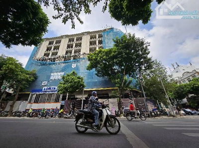 Siêu phẩm sàn thương mại-mặt phố Hàng bài-130m/10 tầng hiện đại.