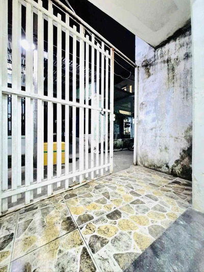 BÁN NHÀ SỔ HỒNG RIÊNG - CÁCH HẺM HTP CHỈ 50M - CÓ SÂN ĐỂ XE RỘNG RÃI