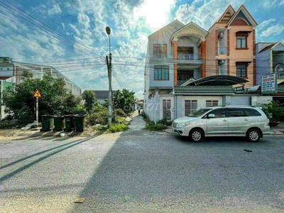 Nền Phường tân hạnh ( p8 cũ), gần Chợ